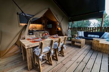 Terrasse mit Außenküche